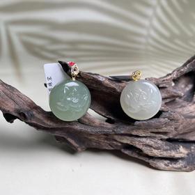 18K水青吊坠-莲花圆牌桃心扣