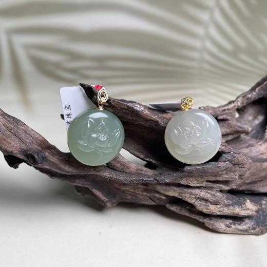 18K水青吊坠-莲花圆牌桃心扣 商品图0