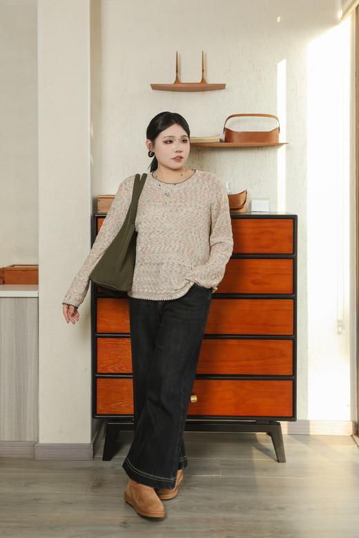 10天发货【微喇 加绒 阔腿牛仔裤】利落时髦显瘦的一款牛仔裤，后松紧腰，裤脚精美花边刺绣，模特身高168，体重150，穿2XL，可参考，✅加绒保暖不臃肿 ✅微喇塑形拉长腿 ✅一周发货 商品图10