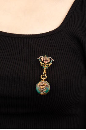 独角鹿西洋古董1900年代美国出品新艺术风格花卉主题18k黄金红色玑镂珐琅镶嵌钻石手动上弦胸针怀表