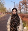 芬迪 FF字母老花羊绒围巾（DSX） 商品缩略图1