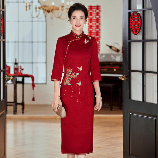 QZ 60727妈妈旗袍绣花蝴蝶高端连衣裙 商品图1