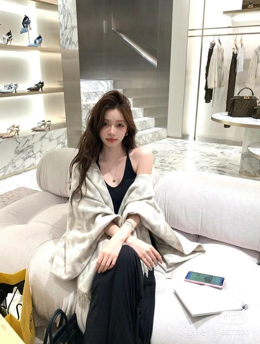 芬迪 FF字母老花羊绒围巾（DSX） 商品图10