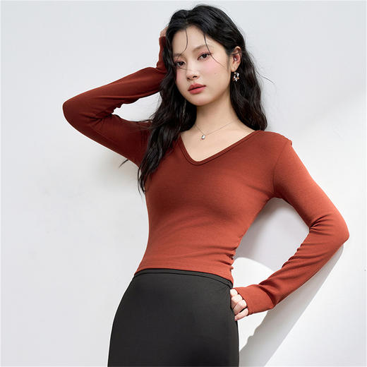 西遇T恤新款纯欲辣妹风纯色v领露背短款修身长袖打底衫P0043129 商品图3