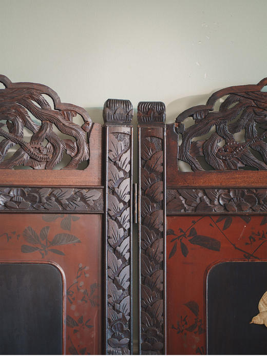 独角鹿西洋古董19世纪末20世纪初日本明治时期出品硬木镂雕「花卉珍禽」主题芝山镶嵌屏风 商品图4