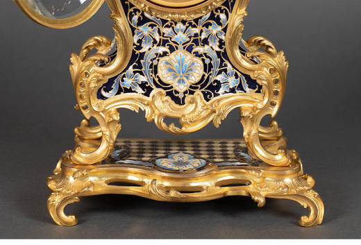 独角鹿西洋古董19世纪晚期法国出品路易十五风格铜鎏金精雕镶嵌錾胎珐琅座钟烛台三件套 商品图6