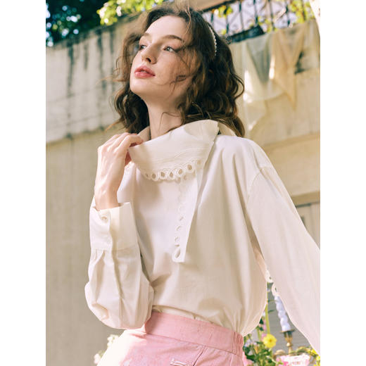 两三事 云溪新雪 2025冬季新款小清新镂空花边围巾领长袖衬衫女 商品图2