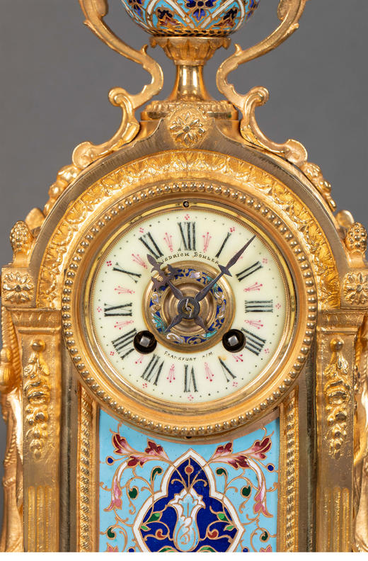 独角鹿西洋古董19世纪末德国出品新古典主义风格铜鎏金精雕镶嵌錾胎珐琅座钟烛台三件套 商品图3