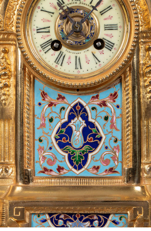 独角鹿西洋古董19世纪末德国出品新古典主义风格铜鎏金精雕镶嵌錾胎珐琅座钟烛台三件套 商品图4