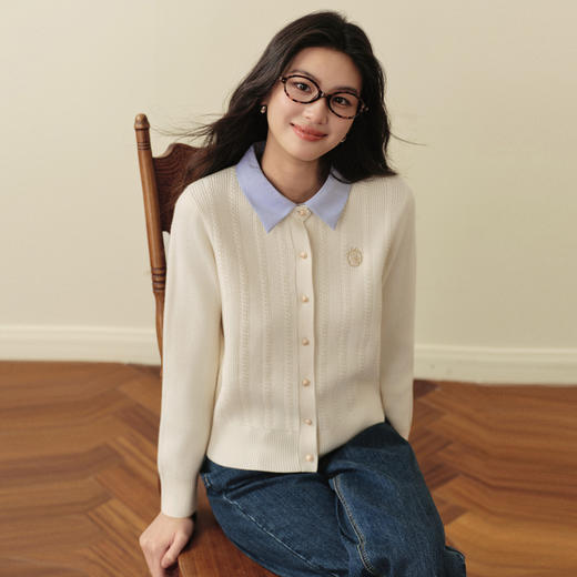 【严选】诗凡黎可脱卸领金扣麻花针织开衫2025冬新款学院风刺绣针梭拼毛衣7GC133411 商品图3