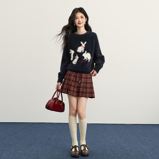 【周末秒杀】熙世界兔子图案仿貂毛圆领厚毛衣女2025冬季新款宽松毛茸茸针织衫 商品图2