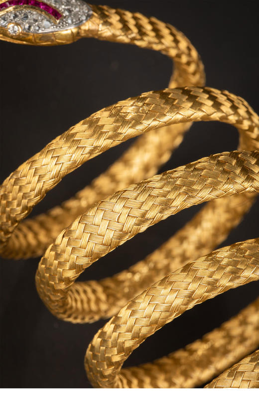 独角鹿西洋古董19世纪欧洲出品18K黄金镶嵌红宝石及钻石编织纹理灵蛇造型手镯 商品图5