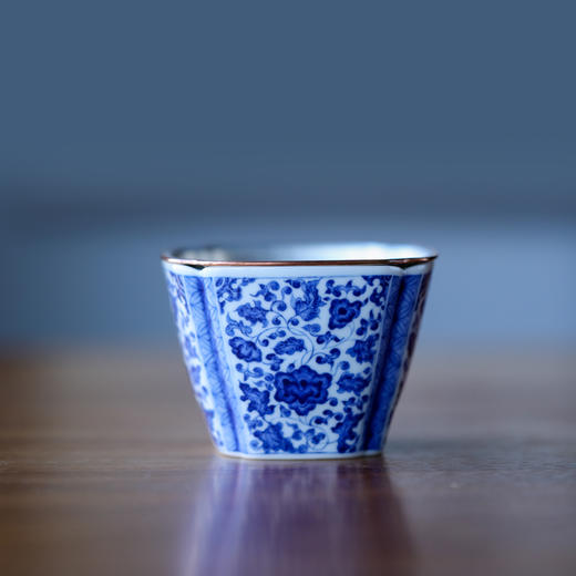 【曰何】 青花点工缠枝四方建水 商品图0