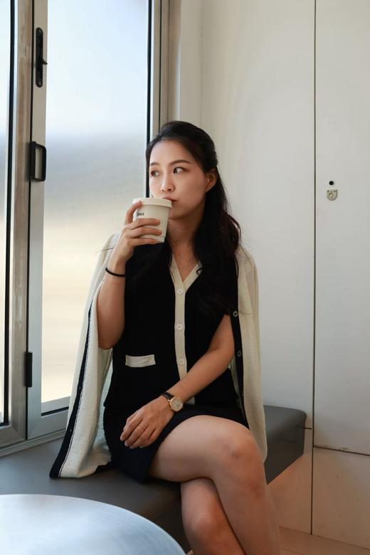 白拼藏蓝圈圈羊毛开衫 商品图5