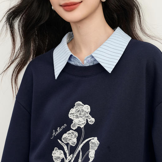 【12/03新品】熙世界鸢尾花刺绣磨绒卫衣女秋冬设计感假两件条纹衬衫领拼接上衣 商品图4