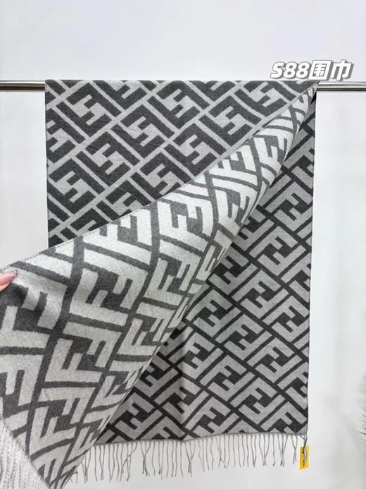 D120203浅灰色系双面印花款羊绒精典款情侣围巾披肩 商品图6