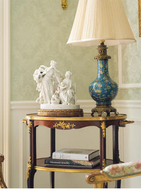 【已售】独角鹿西洋古董1911年代法国出品「La marchande d'amours丘比特小贩」主题素胎瓷群雕