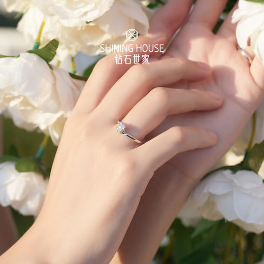 【甄选钻饰】【专享】钻石世家  幸福花球系列 18K金钻石戒指 显钻钻石戒指简约钻戒 浪漫捧花设计（主石约0.16ct） 商品图5