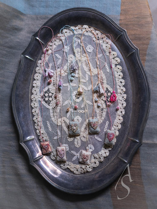 Antomoon 25AW 手工古董珠绣吊坠长项链 商品图0