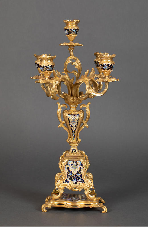 独角鹿西洋古董19世纪晚期法国出品路易十五风格铜鎏金精雕镶嵌錾胎珐琅座钟烛台三件套 商品图8