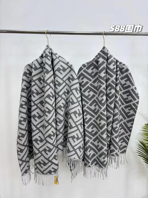 D120203浅灰色系双面印花款羊绒精典款情侣围巾披肩 商品图0