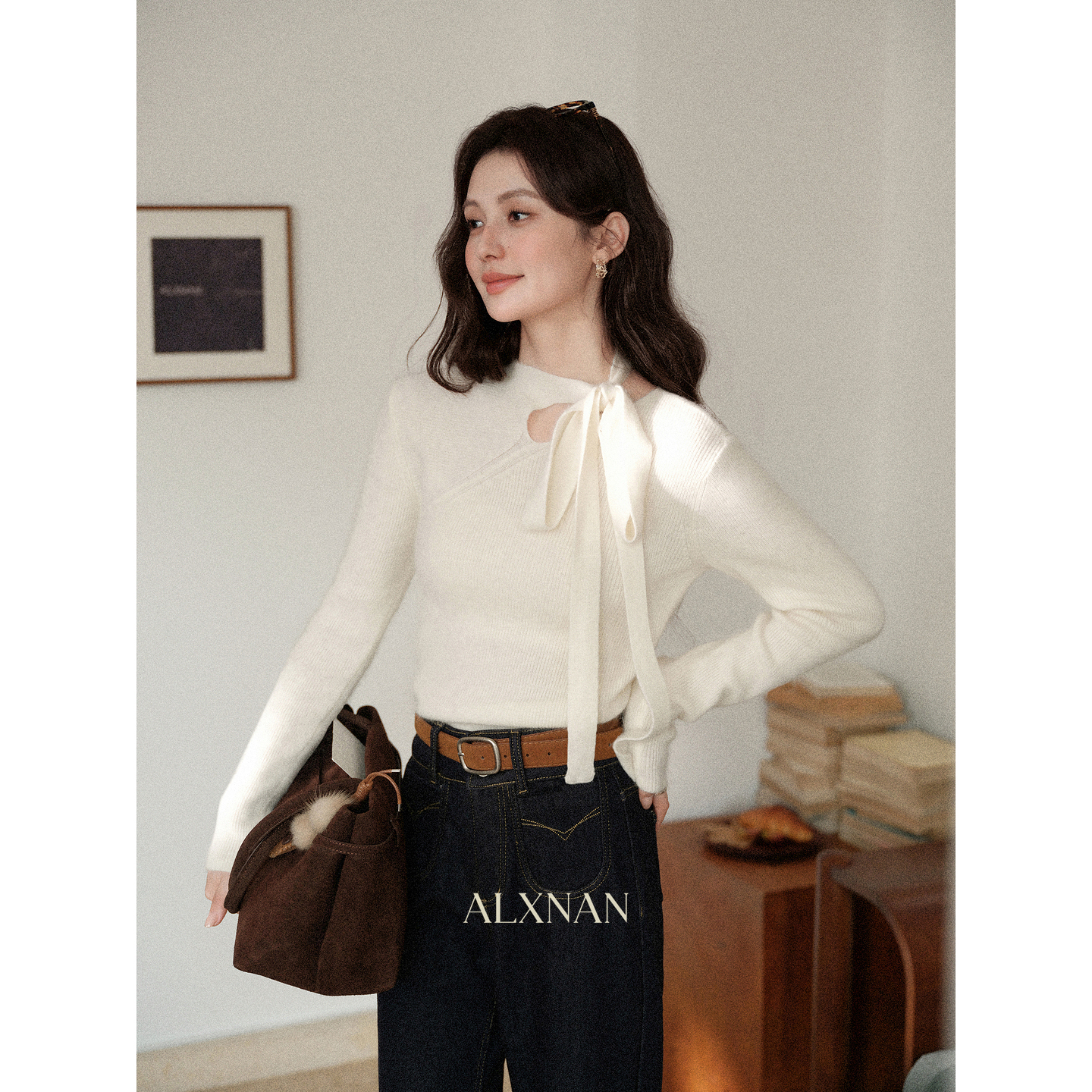 鹿向南「春起冬末」法式杏色针织衫女秋冬设计感修身显瘦打底毛衣