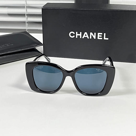 【礼盒 】CHANEL/香奈儿墨镜女镂空镶钻字母太阳镜CH5422B 香港直邮 商品图11