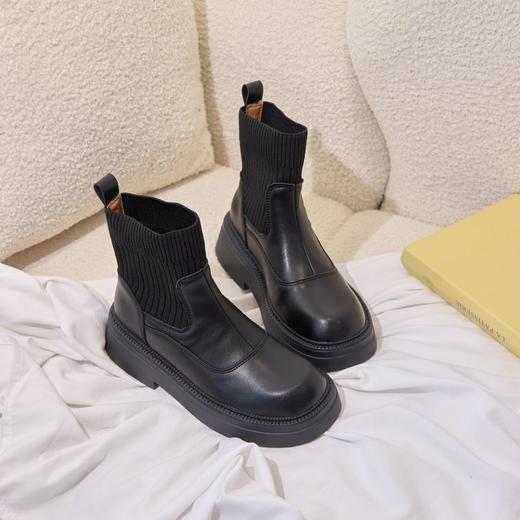 【秋冬款加绒真皮厚底经典短靴】油亮的黑皮革鞋面，质感细腻高级！厚底设计，舒适增高！柔软舒适，脚感好！防滑耐磨，雨天也不怕！【KH-J】 商品图3