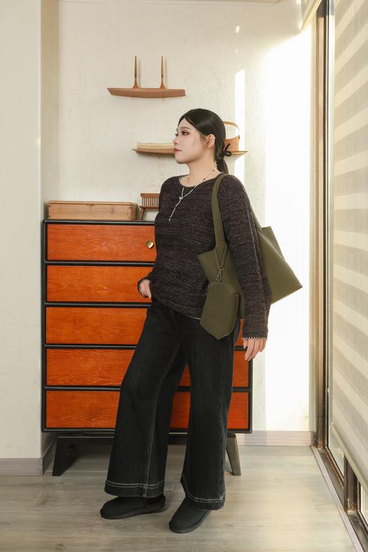 10天发货【微喇 加绒 阔腿牛仔裤】利落时髦显瘦的一款牛仔裤，后松紧腰，裤脚精美花边刺绣，模特身高168，体重150，穿2XL，可参考，✅加绒保暖不臃肿 ✅微喇塑形拉长腿 ✅一周发货 商品图8