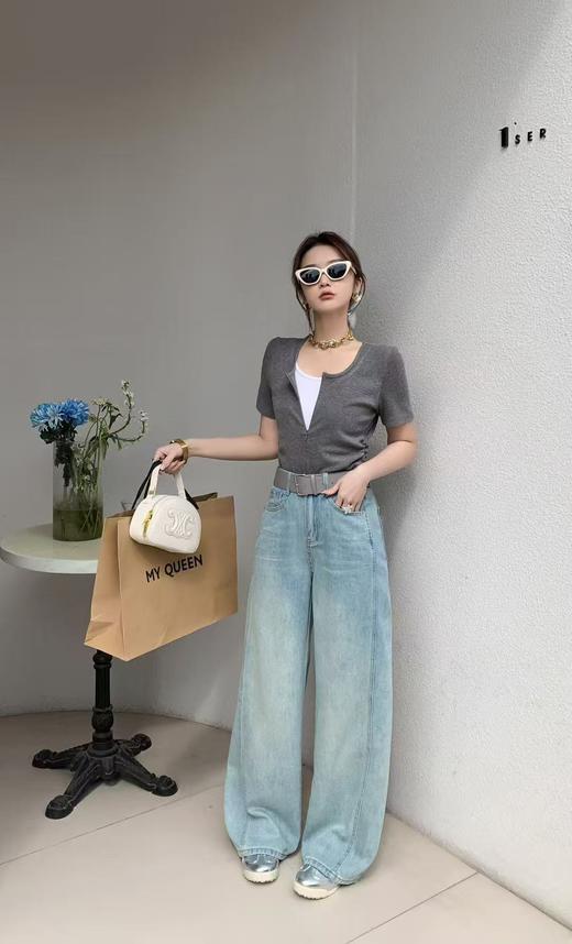 <曾小咸推荐>新品特价秒杀 卖完下架不再补 分割线弯刀阔腿牛仔裤 日常169 特价89.99  ！！【预售款，预计3-15天发货】 商品图1