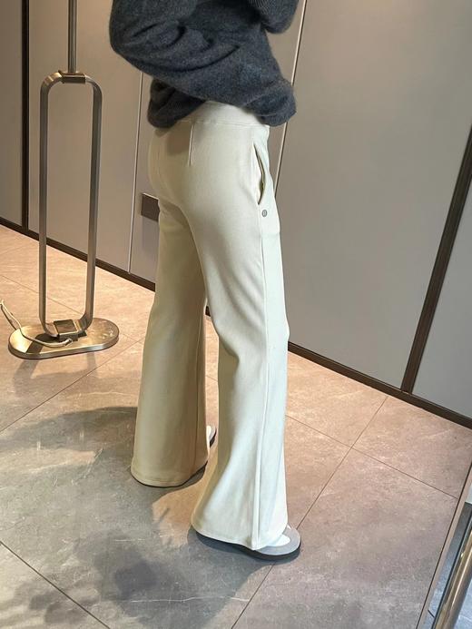 D120236云感微喇裤女2025冬季新款慵懒感休闲长裤 商品图3