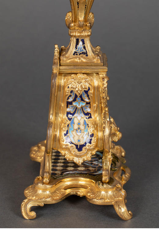 独角鹿西洋古董19世纪晚期法国出品路易十五风格铜鎏金精雕镶嵌錾胎珐琅座钟烛台三件套 商品图3