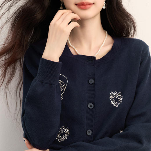 【周末秒杀】熙世界盐系轻熟针织套装女2025秋冬新款毛衣开衫背心连衣裙两件套 商品图4