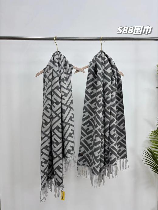 D120203浅灰色系双面印花款羊绒精典款情侣围巾披肩 商品图3