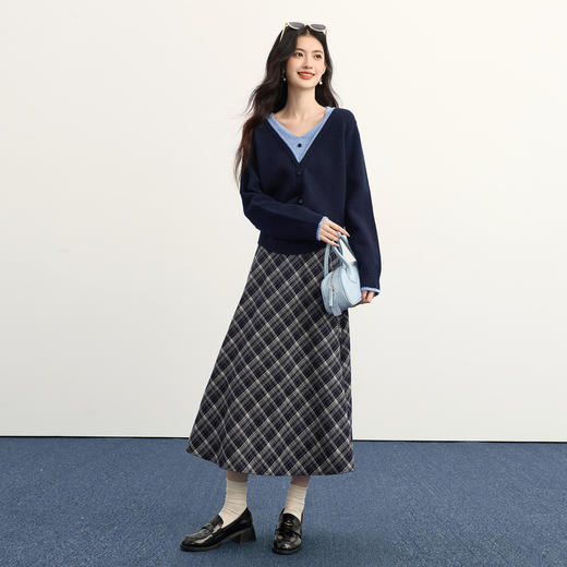 【12/03新品】熙世界假两件撞色V领毛衣女设计感长袖拼接针织上衣2025秋冬新款 商品图2