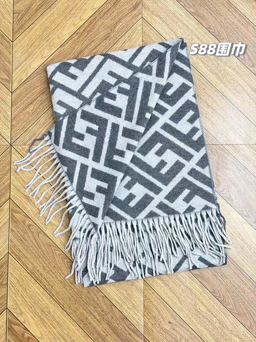 D120203浅灰色系双面印花款羊绒精典款情侣围巾披肩 商品图10