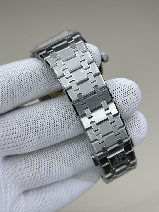 ZF爱bi皇家橡树15500系列 采用9015机芯改爱彼CAL.4302一体机！尺寸为41X10.4毫米与正品一致！男士腕表，精钢表带，自动机械机芯，透底。 商品图14