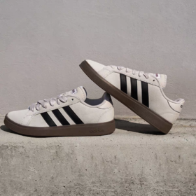 阿迪达斯 349.9元 休闲鞋 (线上线下同时在售不保证有货，无原鞋盒介意勿拍）555299-TY