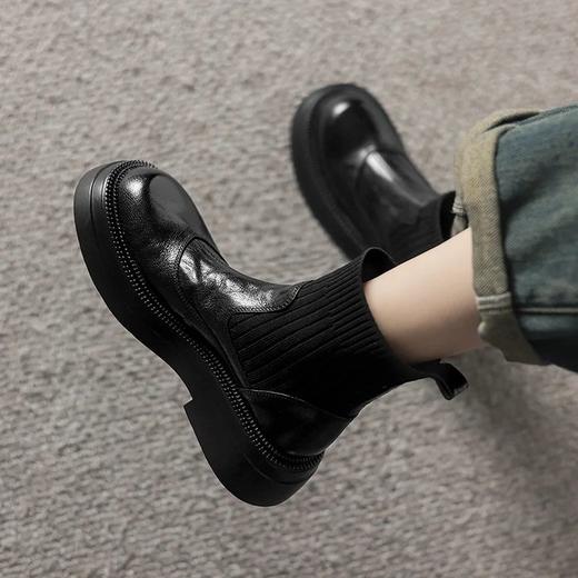 【秋冬款加绒真皮厚底经典短靴】油亮的黑皮革鞋面，质感细腻高级！厚底设计，舒适增高！柔软舒适，脚感好！防滑耐磨，雨天也不怕！【KH-J】 商品图4