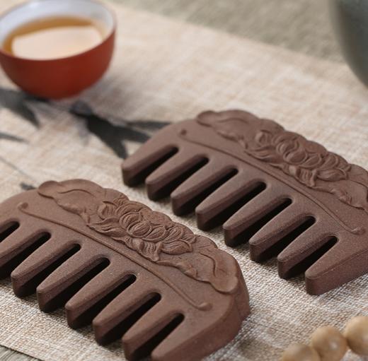 一周发货【合香草本梳子】按摩头皮，温养毛发。以天然本草香药为主要材料，压制而成。芳香植物富含挥发油，让秀发染上淡淡香气。香梳为礼，送的不仅是健康，更是传承千年的香文化。 商品图6