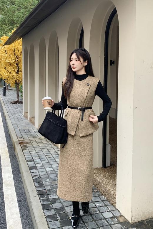 Le Malene 时尚西马甲打底衫半裙三件套装 21909 商品图0