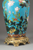独角鹿西洋古董1850年代日本江户时期出品祥云纹铜鎏金精雕底座装饰「东方花鸟」主题蓝地七宝烧花瓶 商品缩略图6