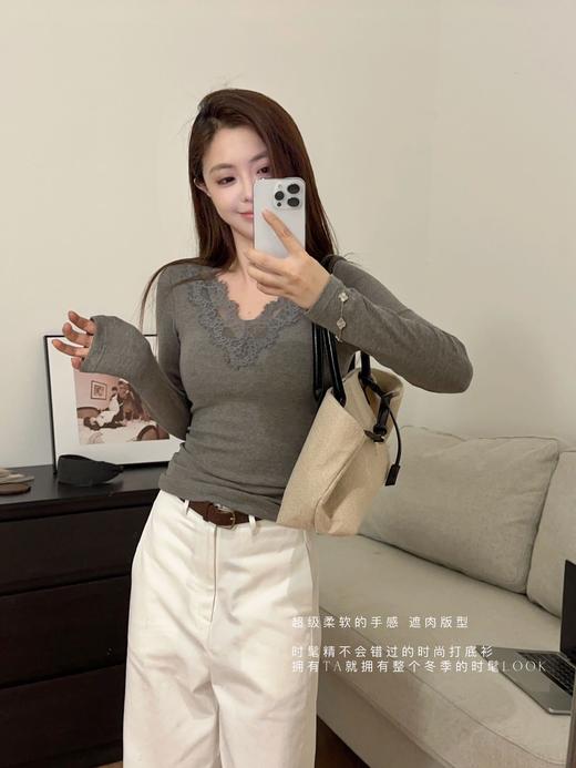 <曾小咸推荐> V领蕾丝边加绒打底衫（带胸垫） 日常109/件 活动价69.99！！【预售款，预计3-15天发货】 商品图5