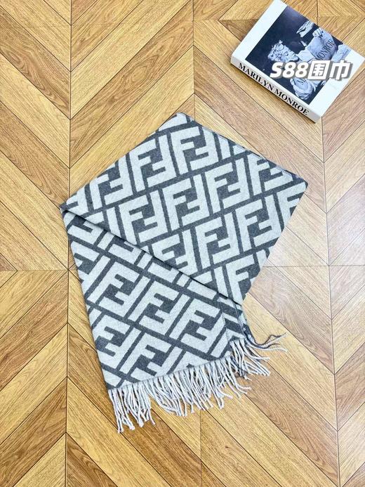 D120203浅灰色系双面印花款羊绒精典款情侣围巾披肩 商品图13