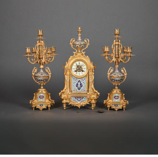 独角鹿西洋古董19世纪末德国出品新古典主义风格铜鎏金精雕镶嵌錾胎珐琅座钟烛台三件套 商品图0