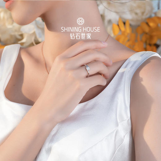 【甄选钻饰】【专享】钻石世家  幸福花球系列 18K金钻石戒指 显钻钻石戒指简约钻戒 浪漫捧花设计（主石约0.16ct） 商品图6