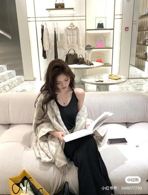 芬迪 FF字母老花羊绒围巾（DSX） 商品图8