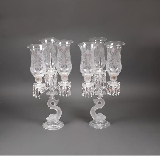 独角鹿西洋古董19世纪法国出品Médaillon圆雕纹款海豚造型三枝头水晶烛台一对 商品图0