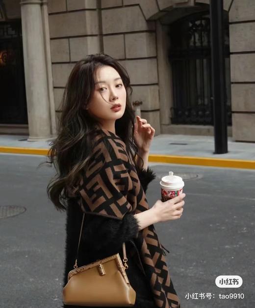 芬迪 FF字母老花羊绒围巾（DSX） 商品图2