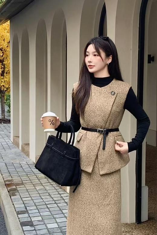 Le Malene 时尚西马甲打底衫半裙三件套装 21909 商品图2